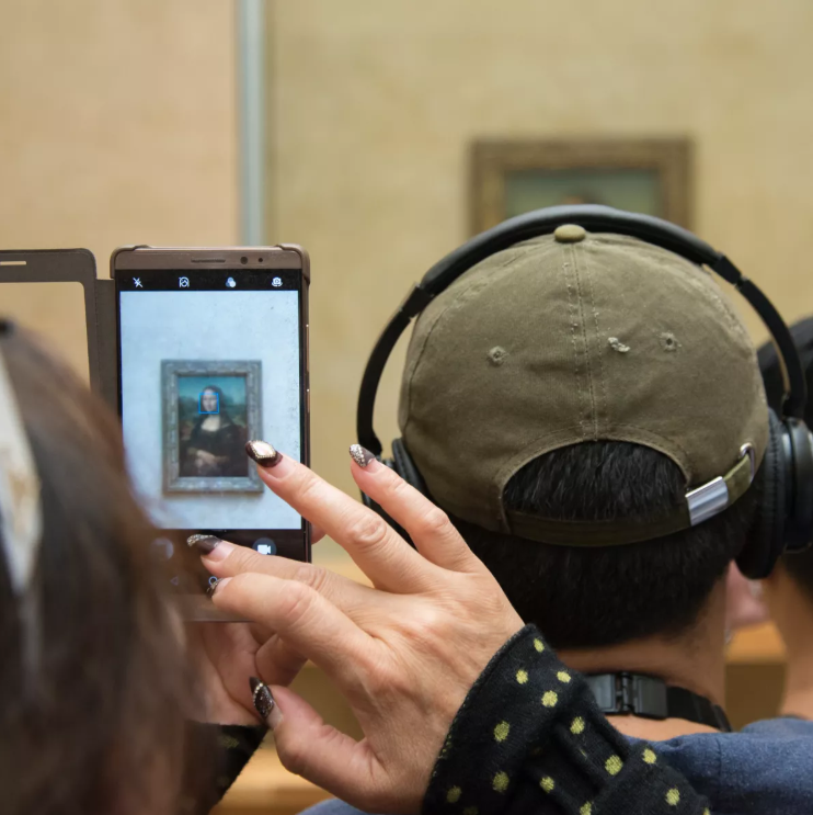 Professionnels du secteur culturel utilisant des outils numériques pour créer, diffuser ou rendre accessible des contenus culturels au public